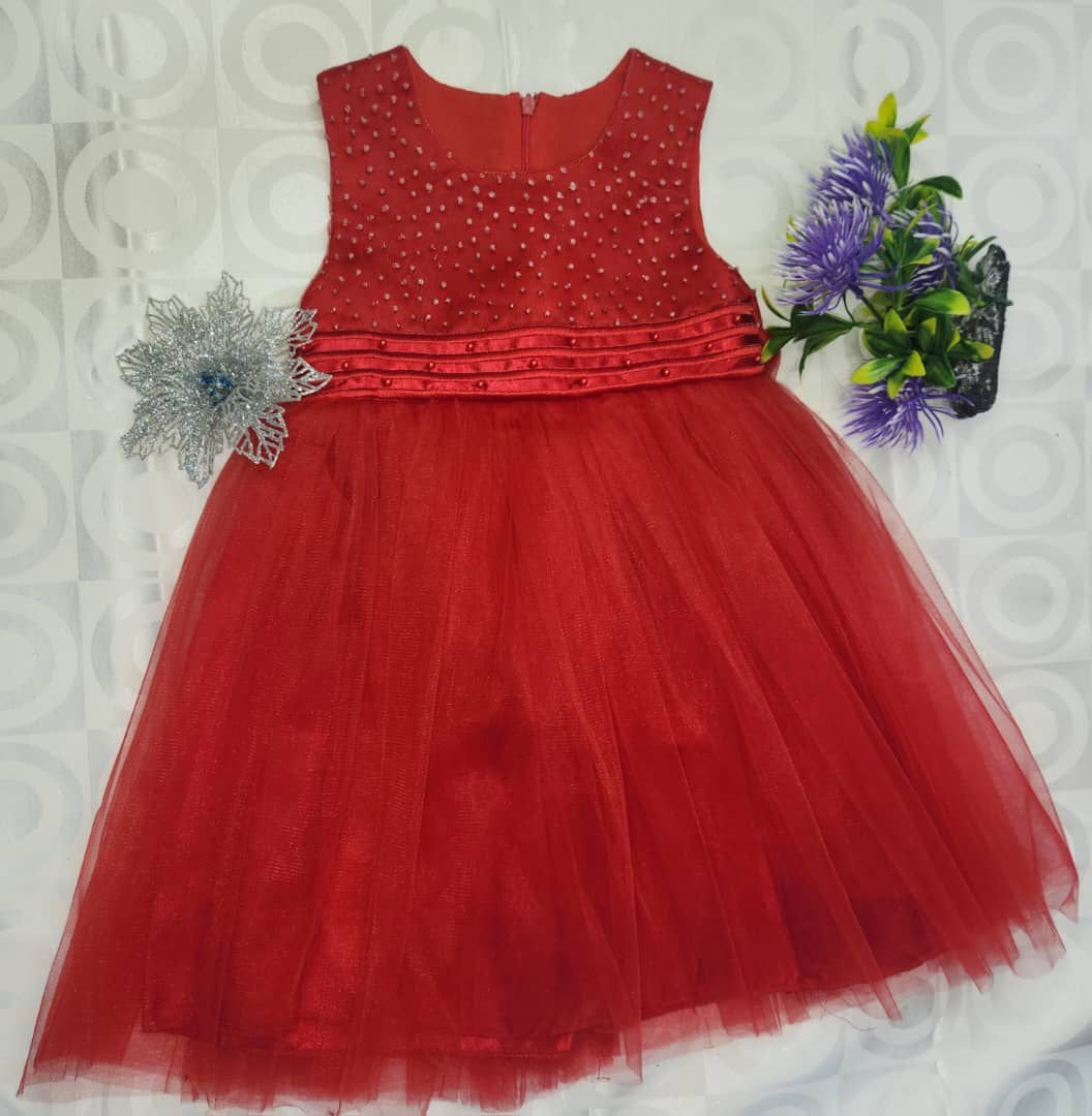 Robe de Cérémonie Fille – Rouge Tulle & Haut Perlé Sans Manches