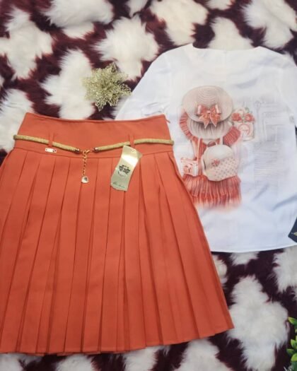 Ensemble Fille Élégant – Blouse Blanche Imprimée & Jupe Plissée Orange avec Ceinture