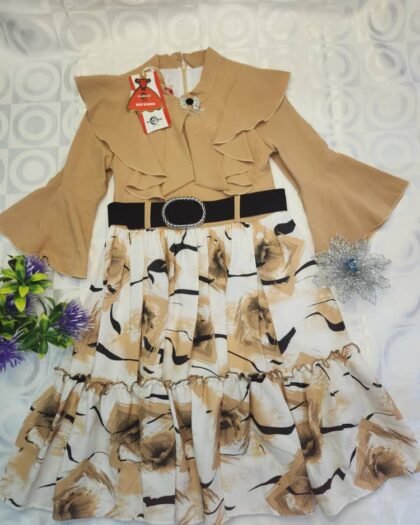 Ensemble Fille Élégant – Haut Beige à Volants & Jupe Imprimée avec Ceinture Strass