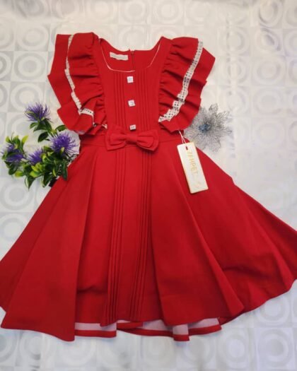 Robe Fille Rouge Élégante – Volants, Boutons et Nœud Décoratif