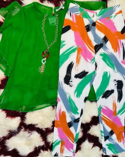 Ensemble Fille Tendance – Blouse Verte en Voile & Pantalon Imprimé Abstrait