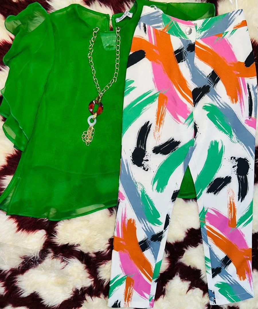 Ensemble Fille Tendance – Blouse Verte en Voile & Pantalon Imprimé Abstrait
