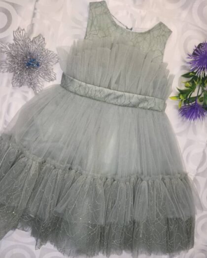 Robe Cérémonie Bébé Fille – Tulle Gris Argenté avec Dentelle et Volants