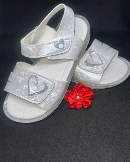 Sandales Fille Argentées – Motif Cœur Pailleté & Brides Scratch
