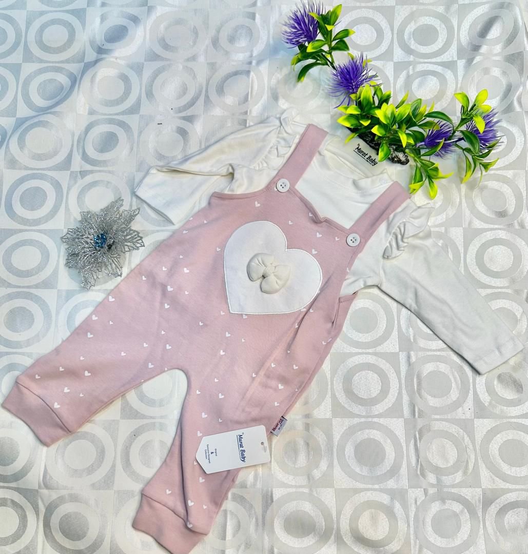 Ensemble Bébé Fille – Salopette Rose à Cœur & Haut Manches Longues