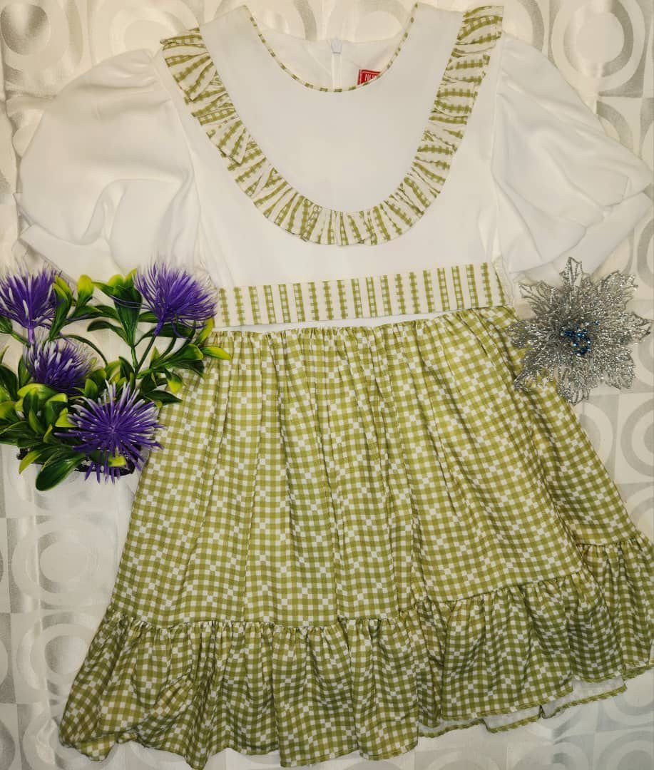 Robe Bébé Fille – Style Champêtre Vert à Carreaux & Volants