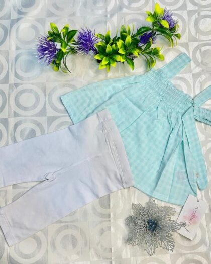 Ensemble Fille Été – Haut Carreaux Bleu & Legging Blanc