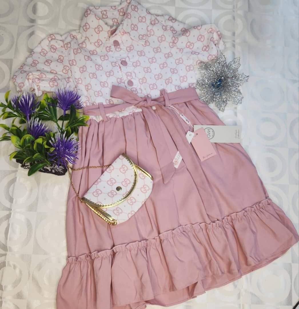 Ensemble Fille Chic – Blouse à Motifs + Jupe Rose à Volants avec Sac