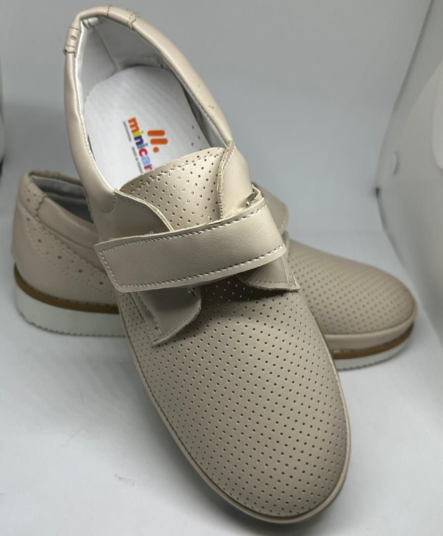 Chaussures Garçon Microperforées – Beige Élégant