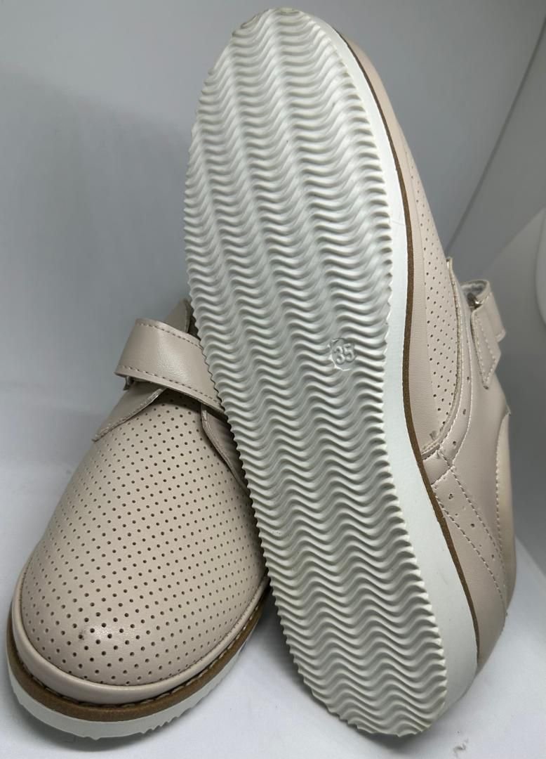 Chaussures Garçon Microperforées – Beige Élégant – Image 2