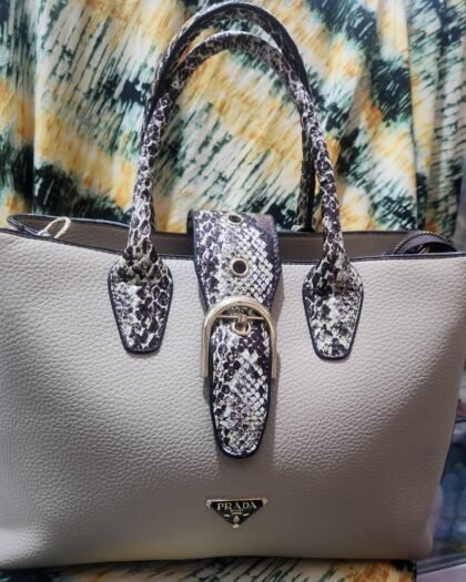 Sac à Main Beige Texturé – Détails Python et Boucle Ceinture Dorée