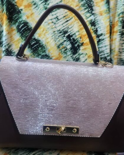 Sac à Main Femme Bicolore – Rabat Pailleté Rose Clair et Corps Noir avec Fermoir Doré