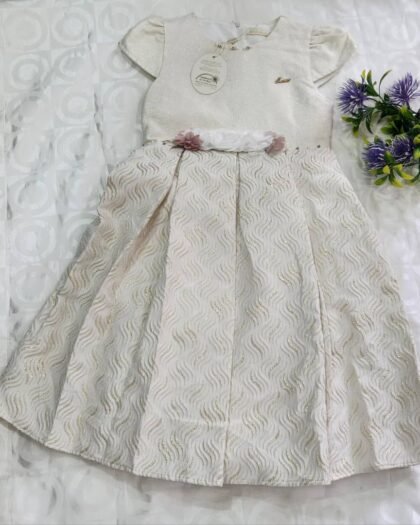 Robe Fille Cérémonie – Écru Élégant avec Ceinture Fleurie